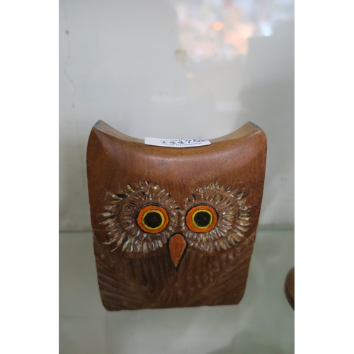 1447 - DECORATIVE CARVED OWL