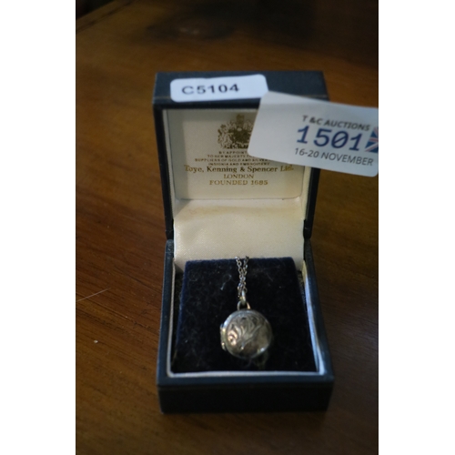 1501 - SMALL STERLING SILVER LOCKET