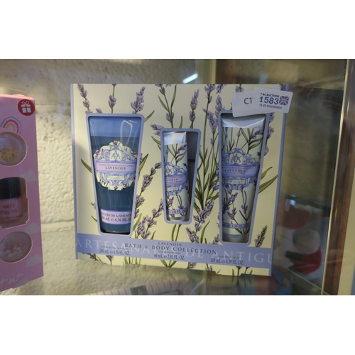 1583 - FRENCH LAVENDER TOILETRY GIFT SET