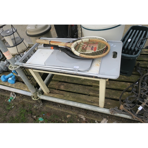 124 - SELECTION OF GARDEN ITEMS INCLUDING ENAMEL TOP TABLE