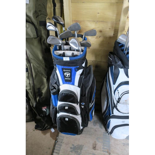 TAYLORMADE GOLF BAG AND CLUBS