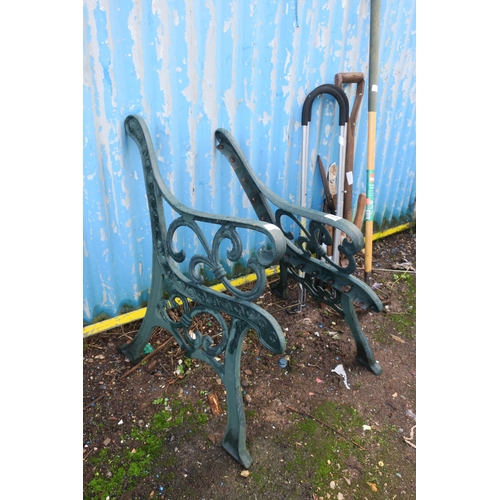 122 - CAST METAL CHAIR ENDS