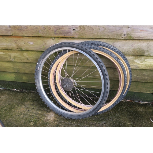 14 - SPARE WHEEL AND 2 TYRES