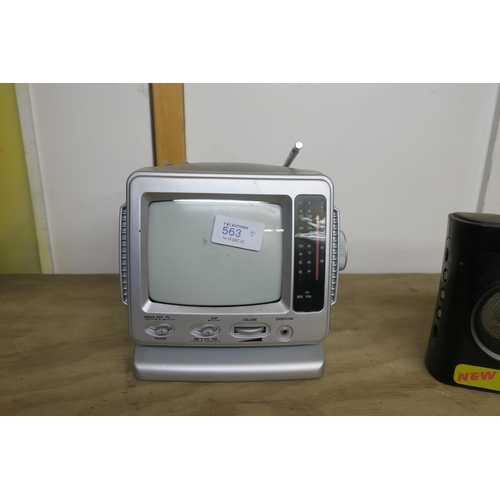 563 - MINI PORTABLE TV /RADIO