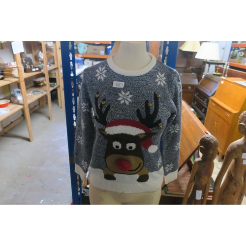 692 - SMALL CHRISTMAS JUMPER 9-10 YRS OLD