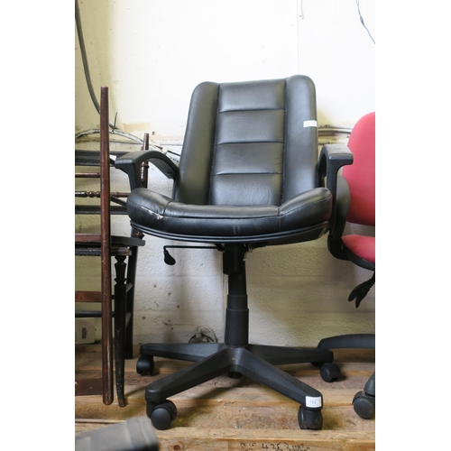 702 - BLACK OFFICE CHAIR