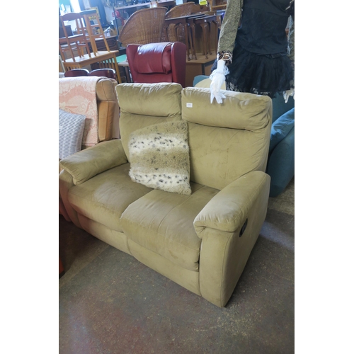 885 - 2 SEATER RECLINER SOFA