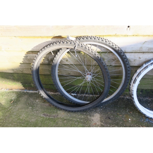 13 - SPARE WHEEL AND TYRES