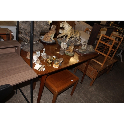 914 - LARGE MID CENTURY DINING TABLE , EXTENDABLE