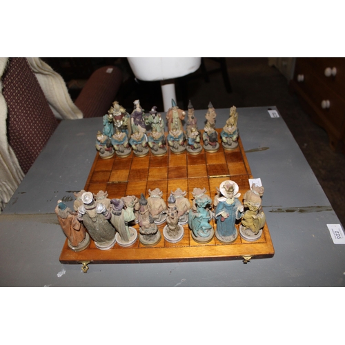 921 - A BEAUTIFUL WIZARD STYLE CHESS PLAYERS AND BOARD