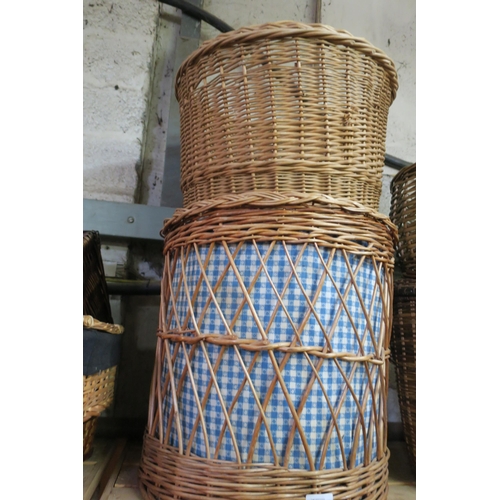 1423 - BUNDLE OF WICKER