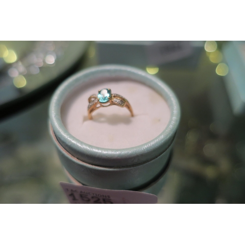 1525 - A STUNNING 9CT GOLD RING WTH AGUAMARINE STONE