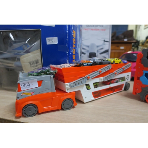 1680 - HOTWHEELS TRUCK AND 20 CARS