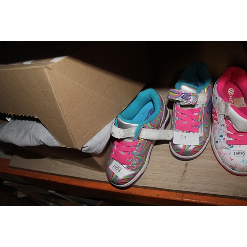 1098 - GIRLS HEELIES SIZE 13