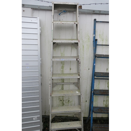 107 - ALUMINIUM STEP LADDER