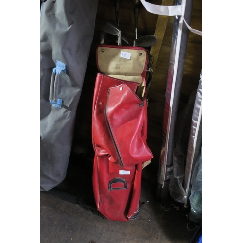 428 - VINTAGE GOLF BAG AND CLUBS INCLUDING ANDERSONS AND ROBERT JONES