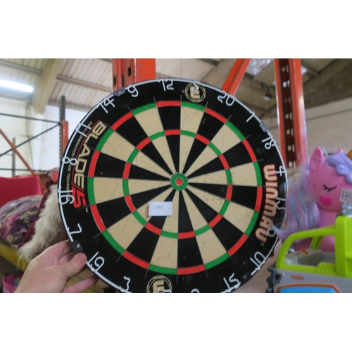 1049 - WINMAU DART BOARD