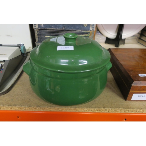 1197 - T.G. GREEN TWIN-TONE CASSEROLE DISH