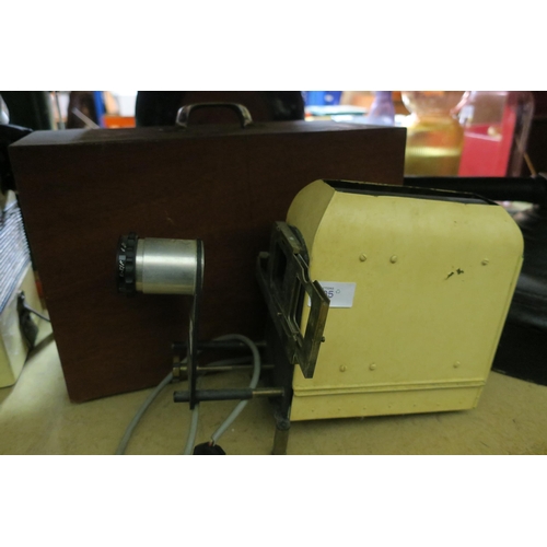 1295 - SLIDE PROJECTOR WITH FITTED WOODEN CARRY CASE