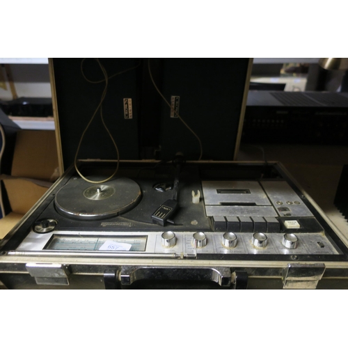 657 - CROWN STEREO IN ITS OWN CASE