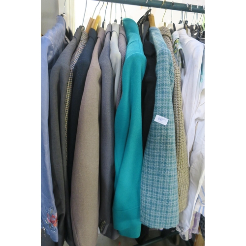 747 - 7 MENS JACKETS AND SUITS VARIOUS SIZES