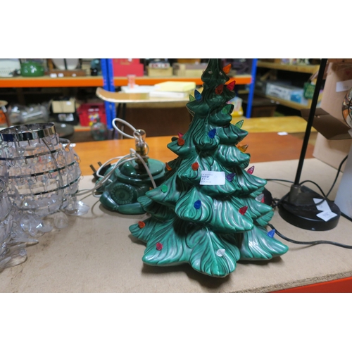 775 - RARE VINTAGE 1970'S LIGHTED CERAMIC CHRISTMAS TREE