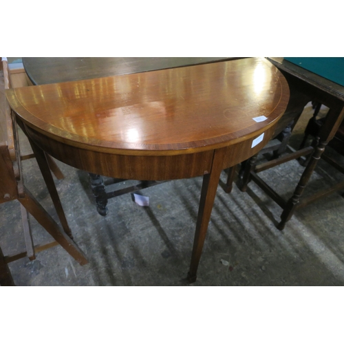 833 - DEMI LUNE TABLE