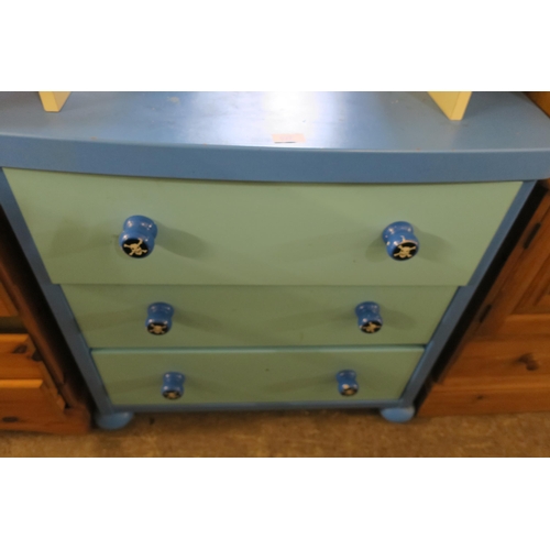 922 - B;UE CHEST OF DRAWERS WITH PIRATE SKULL AND CROSS BONES ON HANDLES