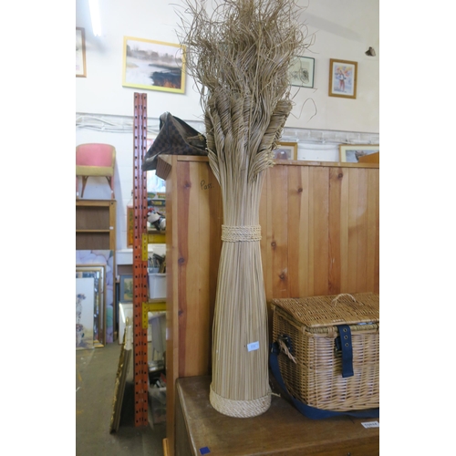 926 - INDIAN TING TING DRIED GRASS HOME DECORATION