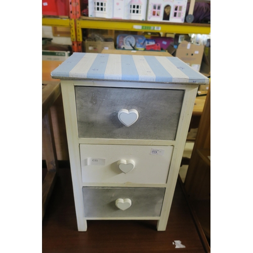 934 - 3 DRAWER UNIT WITH HEART HANDLES