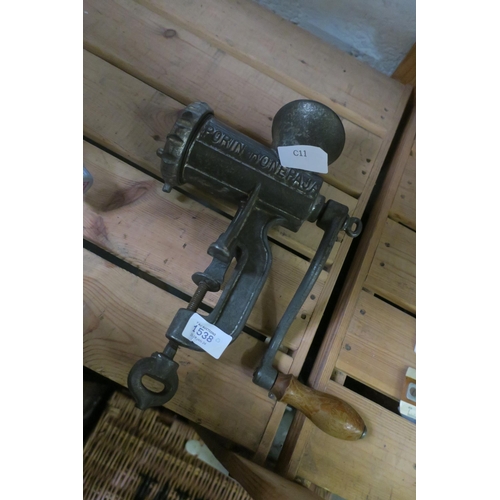 1538 - LARGE VINTAGE MEAT MINCER