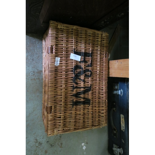 1539 - F & M WICKER HAMPER