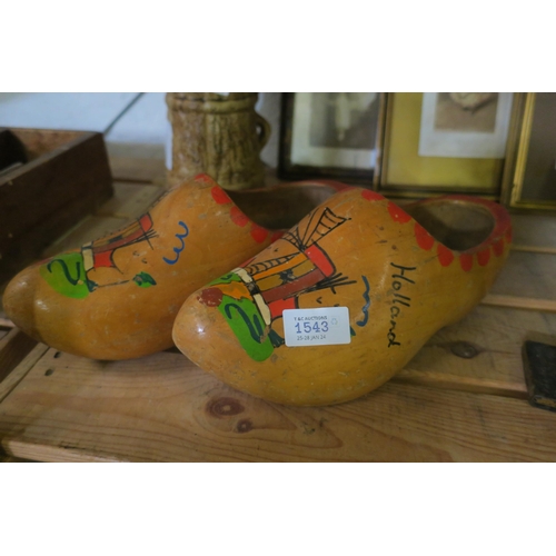 1543 - PAIR OF DUTCH SOLID WOOD CLOGS SIZE EU37