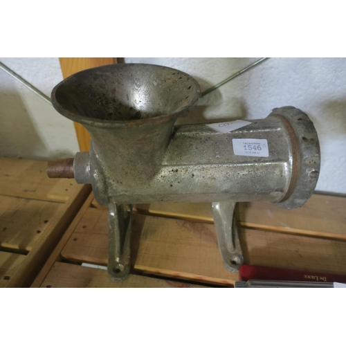 1546 - LARGE COUNTER-TOP MOUNTED MEAT MINCER