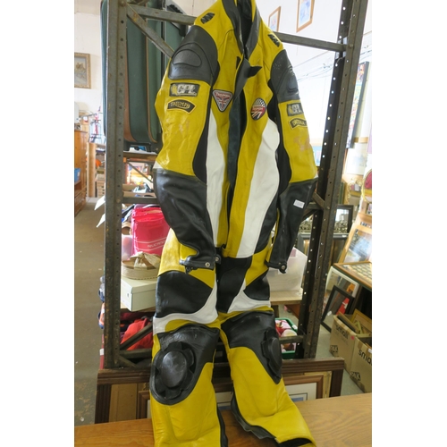 1691 - BIKER BIKE ALL IN ONE LEATHERS WITH DAYTONA TRIUMPH BADGES WHITE BLACK AND YELLOW