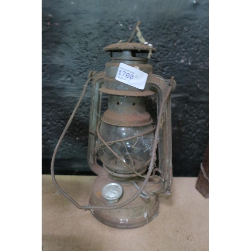 1700 - VINTAGE OIL LAMP