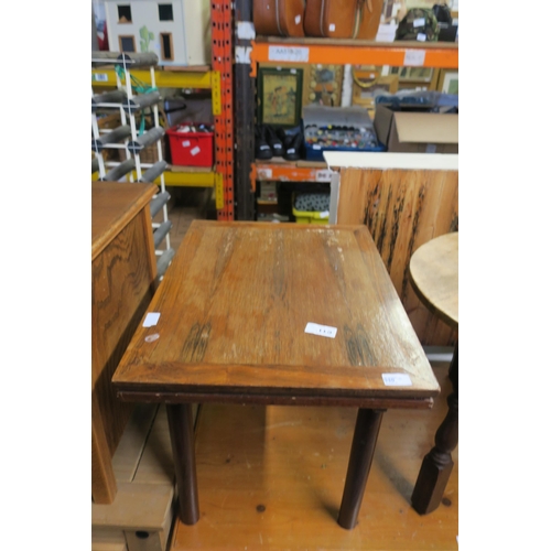 940 - SMALL WOODEN COFFEE/SIDE TABLE