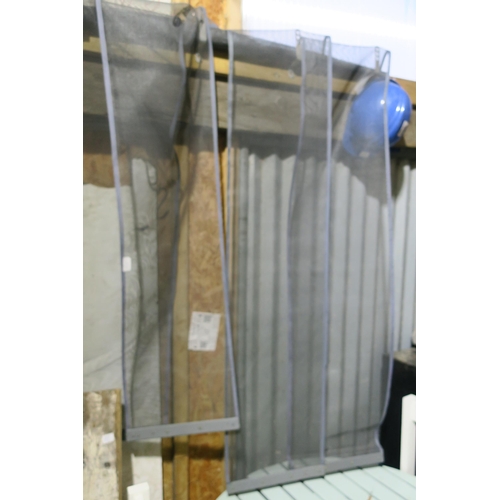 292 - DOOR FLY CURTAIN