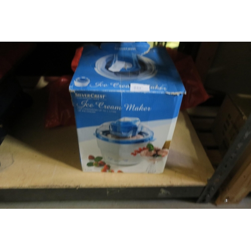 633 - BOXED ICECREAM MAKER