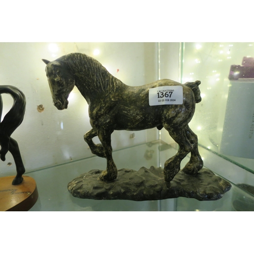 1367 - A STUNNING STALLION MADE FROM STONE IN A MOTTLED DESIGN