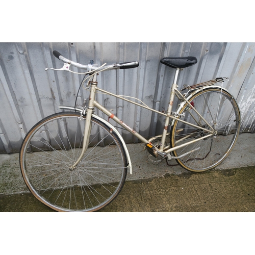 8 - RALEIGH VINTAGE BIKE