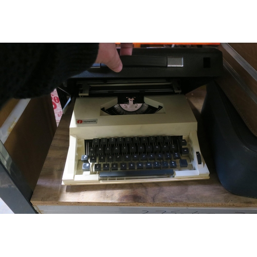 611 - VINTAGE OLYMPIETTE TYPEWRITER