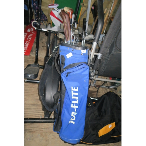 812 - TOPFLITE CLUBS AND BAG