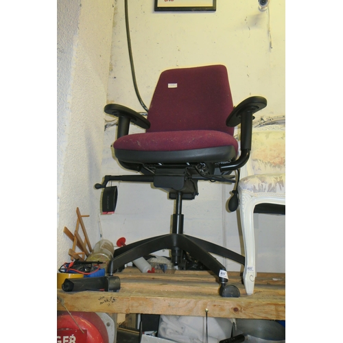 819 - HIGH BACKED MAROON MATERIAL, WITH ARM RESTS COMPUTER OFFICE CHAIR