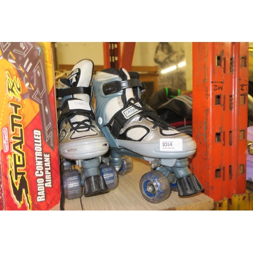 1014 - PAIR OF CHILDS ROLLERBOOTS