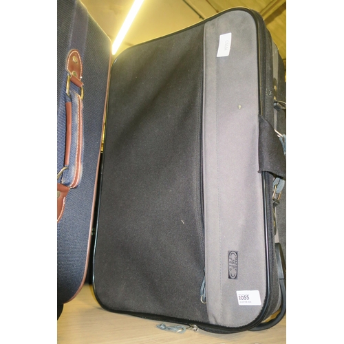 1055 - LARGE MARCO POLO SUITCASE