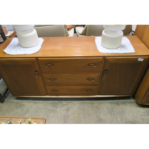 1110 - A BEAUTIFUL ERCOL SIDEBOARD WITH 3 MIDDLE DRAWERS