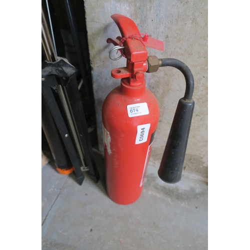 674 - CO2 FIRE EXTINGUISHER