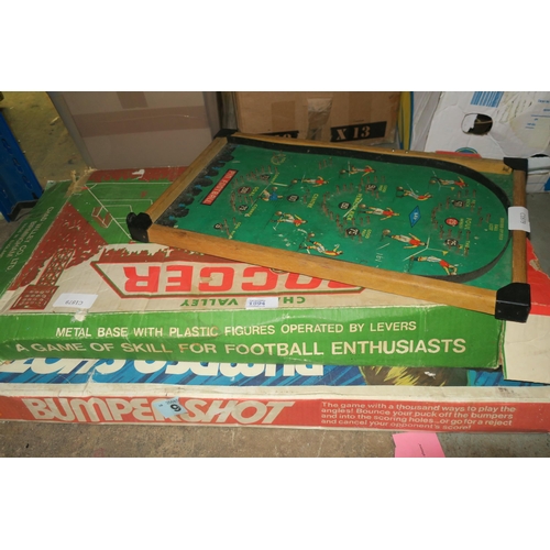 1594 - BOXED VINTAGE GAMES INCLUDING FOOTBALL GAMES