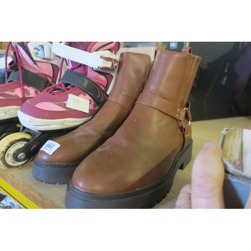 1061 - SIZE 9 WIDE FIT BROWN ANKLE BOOTS